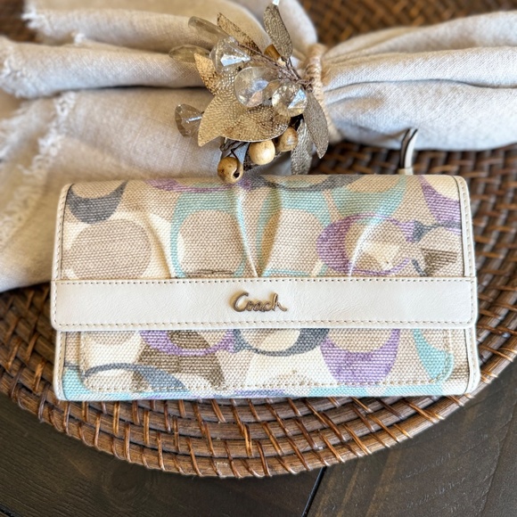 Coach Wallet - Picture 10 of 10